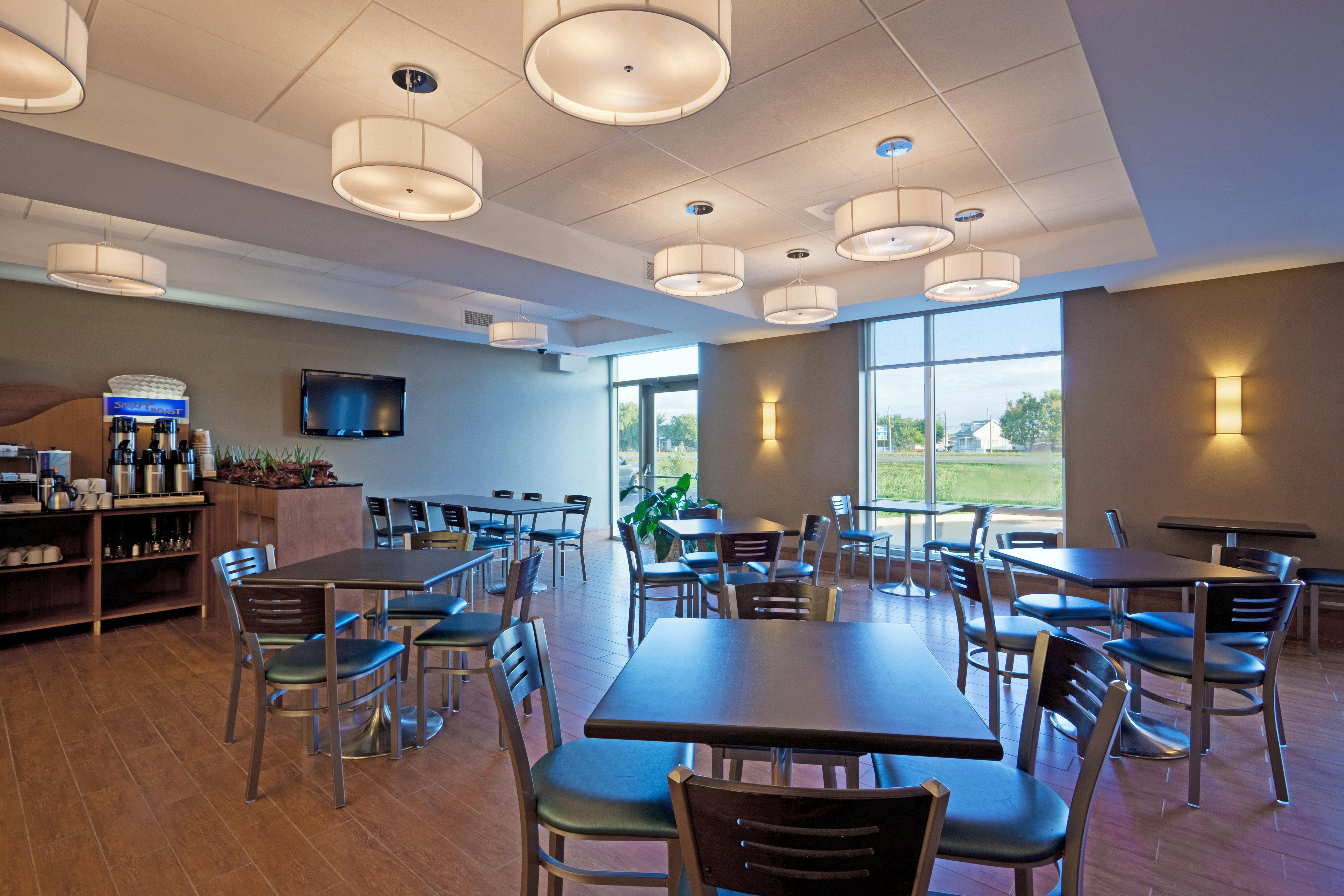 Holiday Inn Express Hotel & Suites Saint - Hyacinthe By Ihg Ngoại thất bức ảnh
