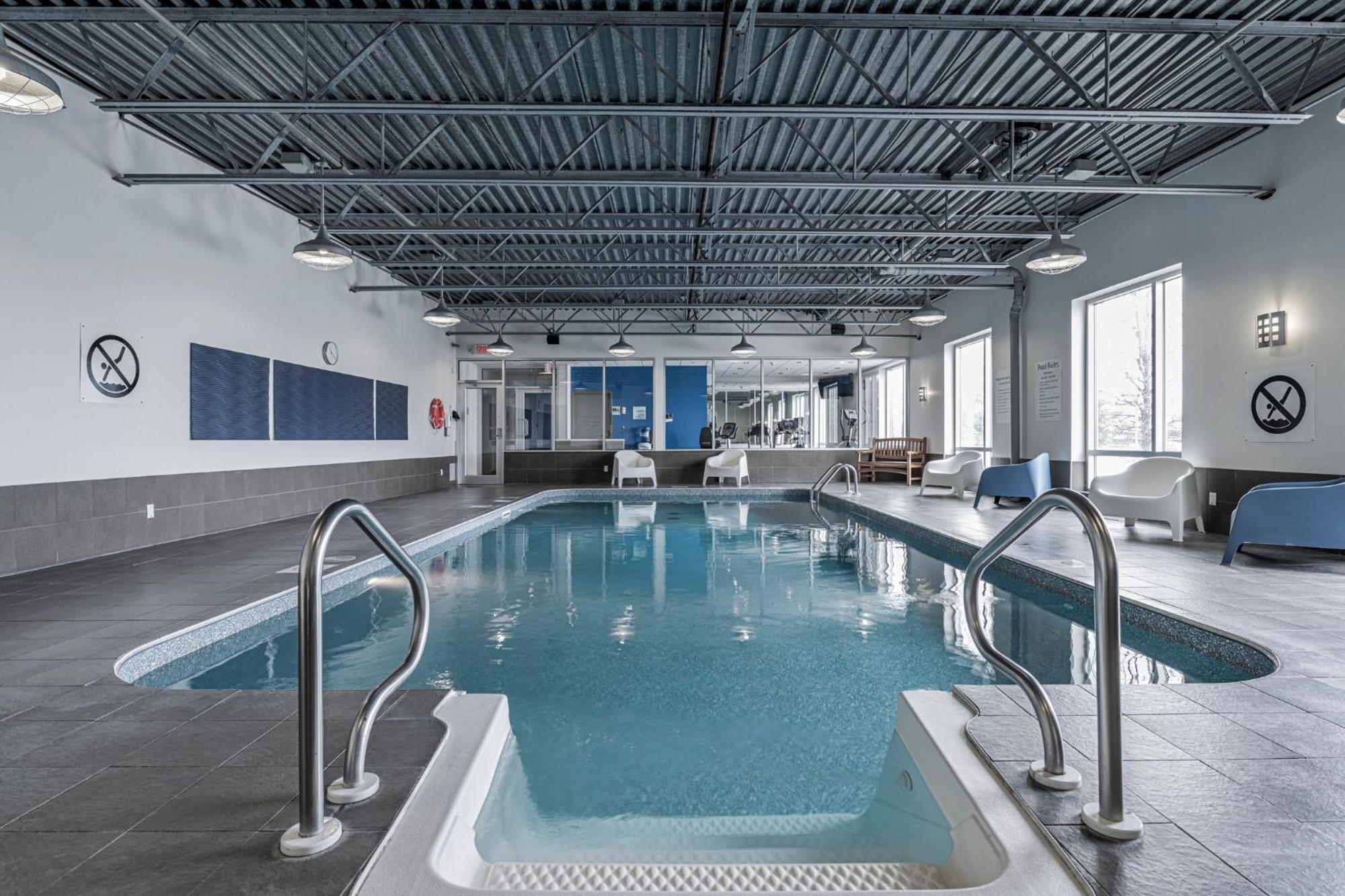 Holiday Inn Express Hotel & Suites Saint - Hyacinthe By Ihg Ngoại thất bức ảnh