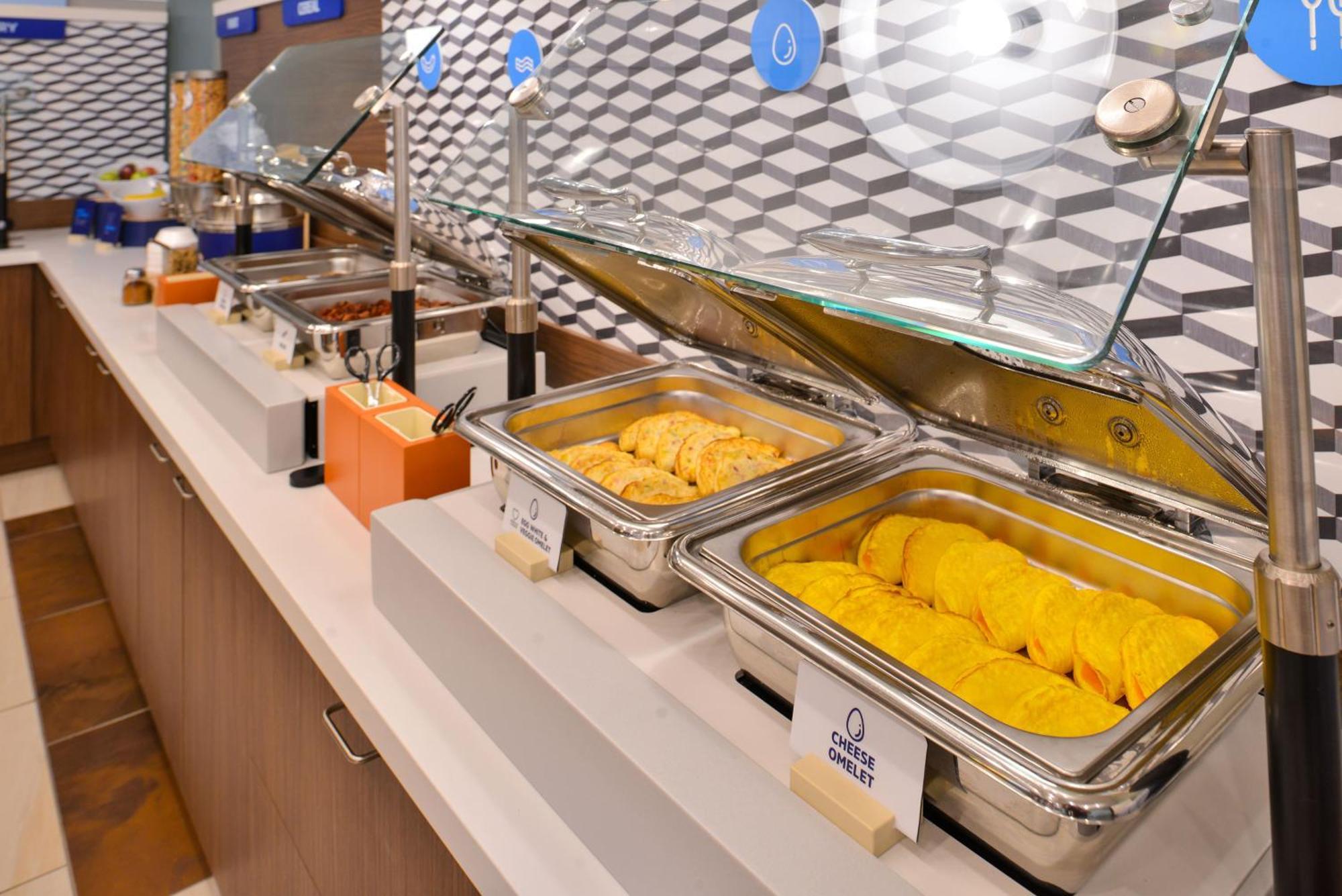 Holiday Inn Express Hotel & Suites Saint - Hyacinthe By Ihg Ngoại thất bức ảnh