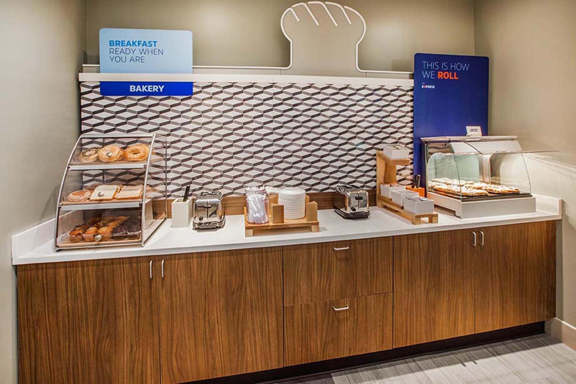 Holiday Inn Express Hotel & Suites Saint - Hyacinthe By Ihg Ngoại thất bức ảnh